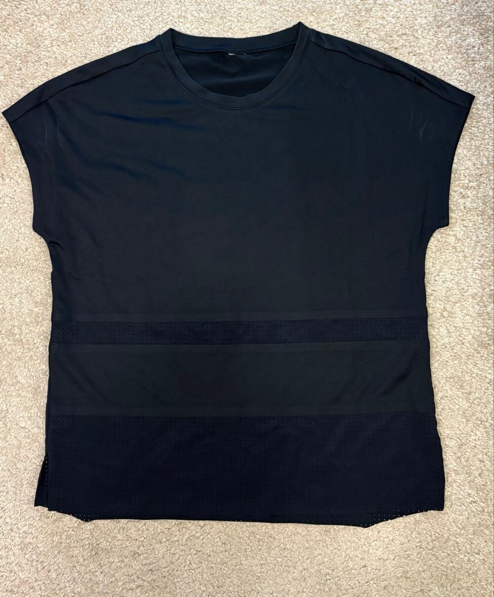 Black athletic women’s‎ shirt size medium
